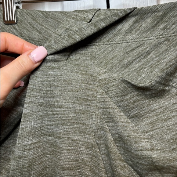 Lululemon - Lightweight Casual Simple Basic Olive Green Yoga Haven Skirt - Picture 6 of 10